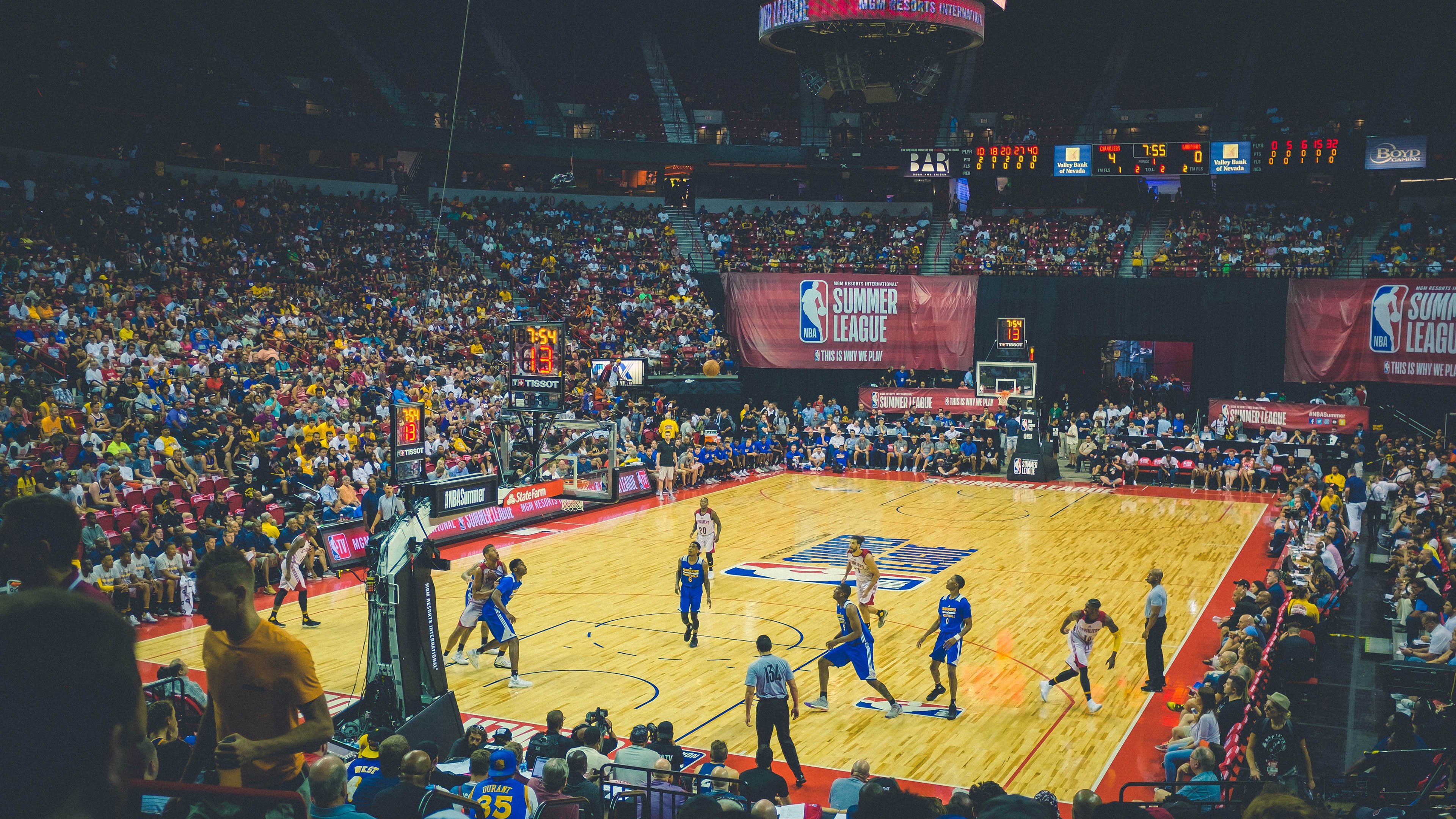 开云平台-双线传奇，骑士碾压活塞彰显团队铁血，塔图姆欧冠决赛独舞改写历史